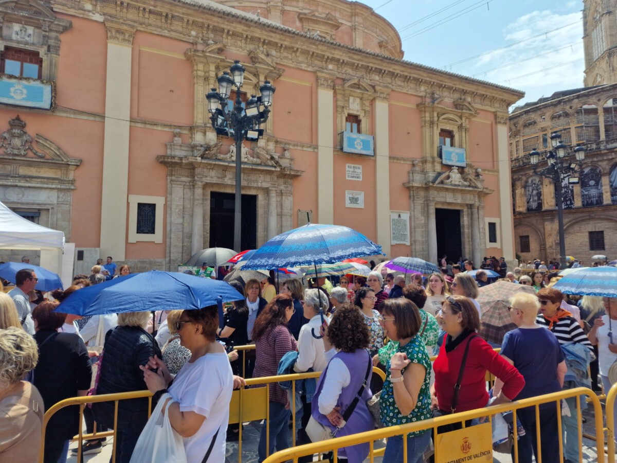 Besamanos a la Virgen de los Desamparados